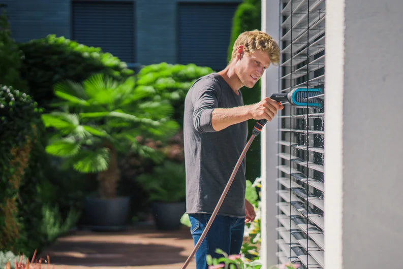 GARDENA Cleansystem Jalousienbürste, Lamellenreiniger mit Wasseranschluss