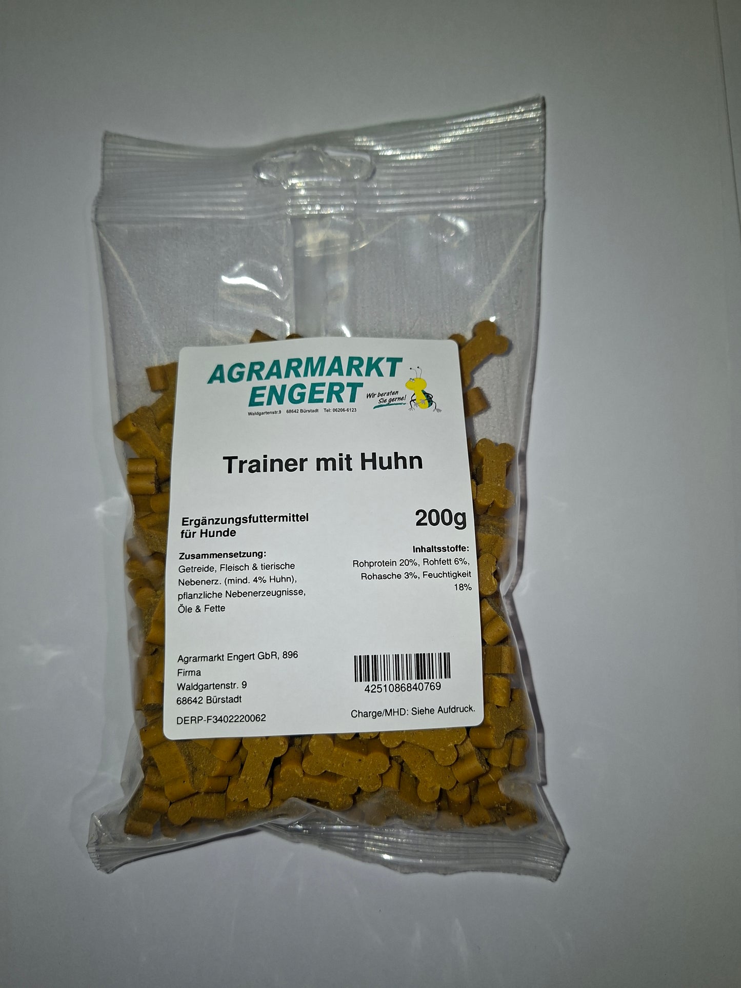 Agrarmarkt Engert Trainer mit Huhn