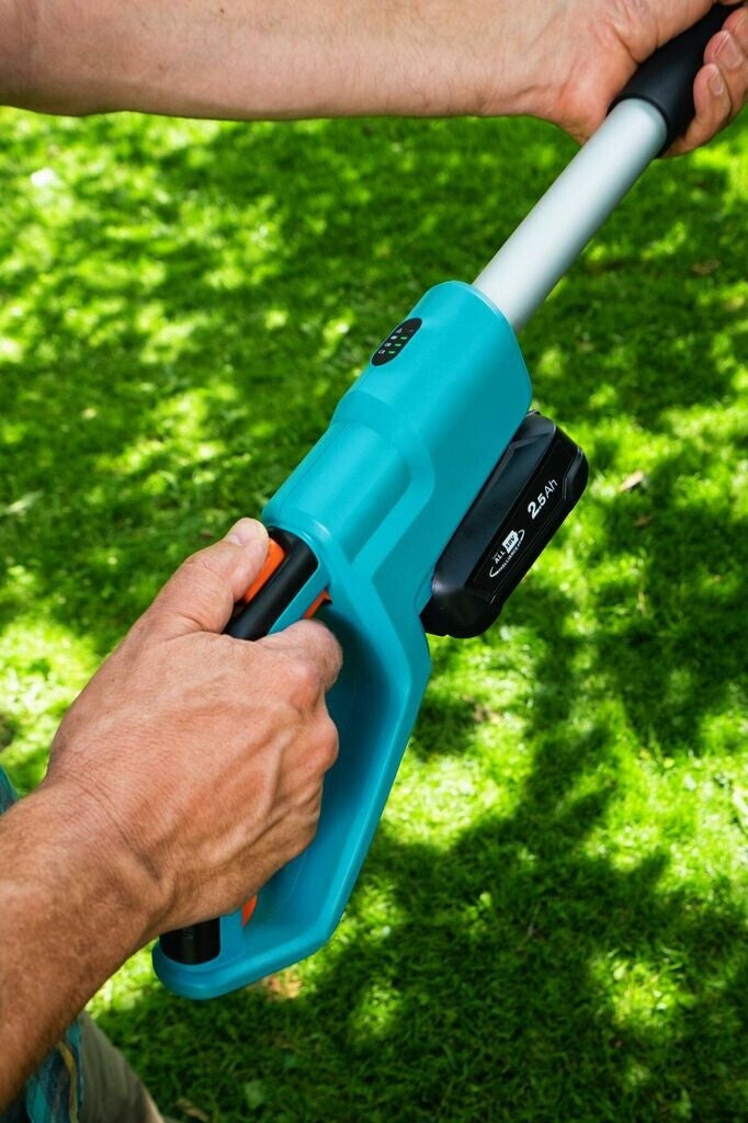 GARDENA Set Teleskop Hochentaster TCS Li-18/20 mit Akku